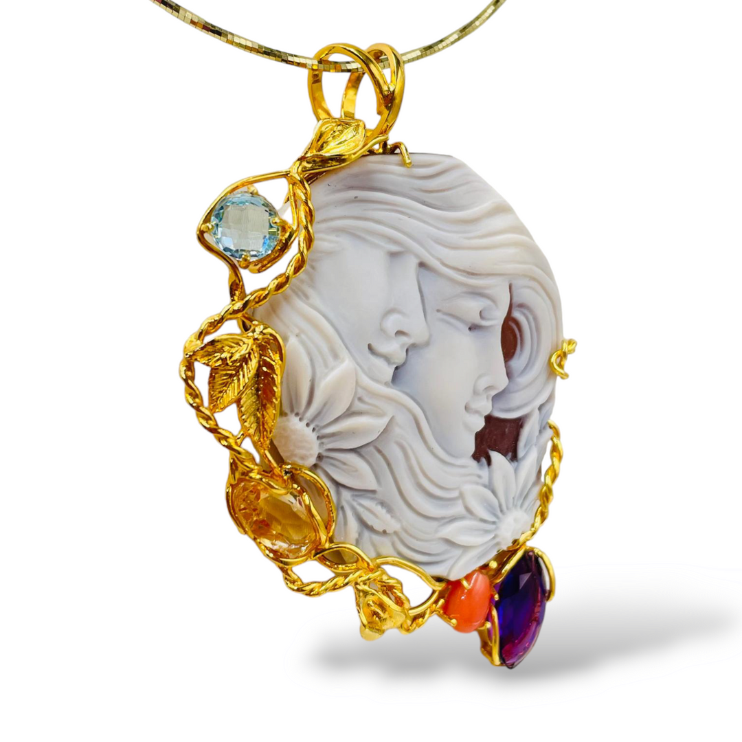 Sisters pendant in cameo mounted on silver