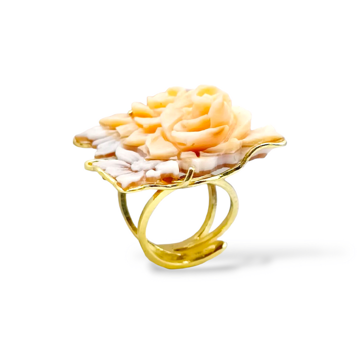 FINE COLLEZIONE - Anello fiore in cammeo montato su argento