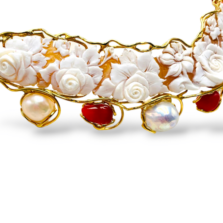 Cameo flower necklace mounted on silver