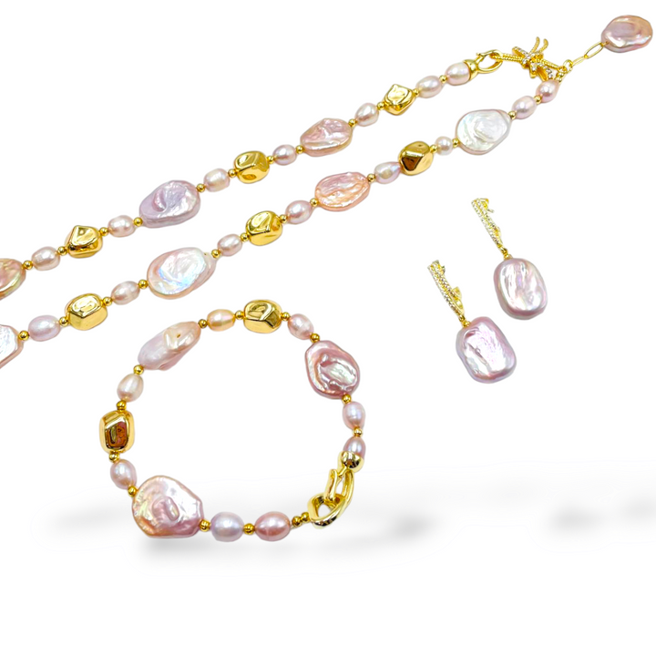 Complete set of river pearls and baroque pearls