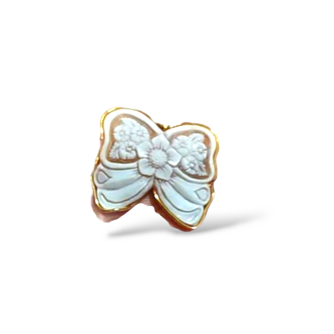 Anello fiocco in cammeo montato su argento Lucia Vitiello Gioielli di Napoli
