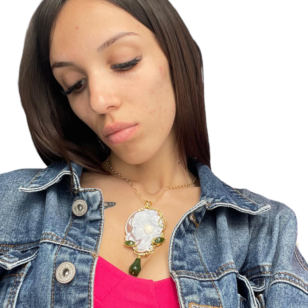 Collana ciondolo dea natura in cammeo montato su argento