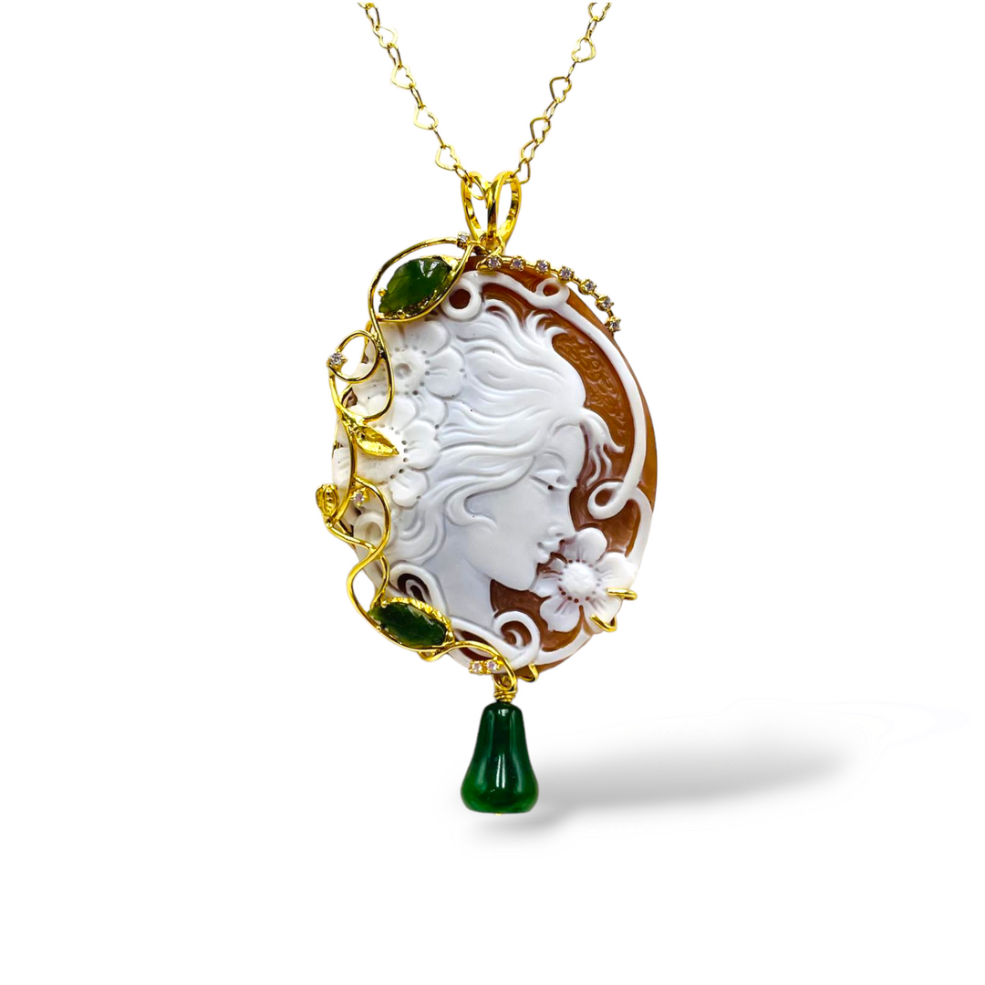 Collana ciondolo dea natura in cammeo montato su argento