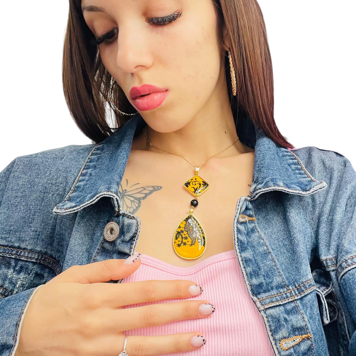 Collana ciondolo floreale in gemme di San Pietro Burgo montato su argento