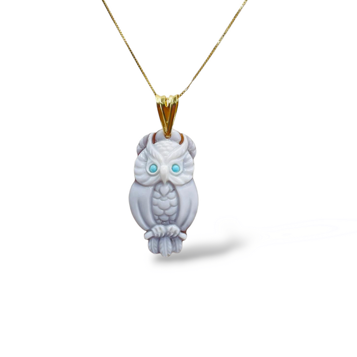 Owl pendant in cameo mounted on silver