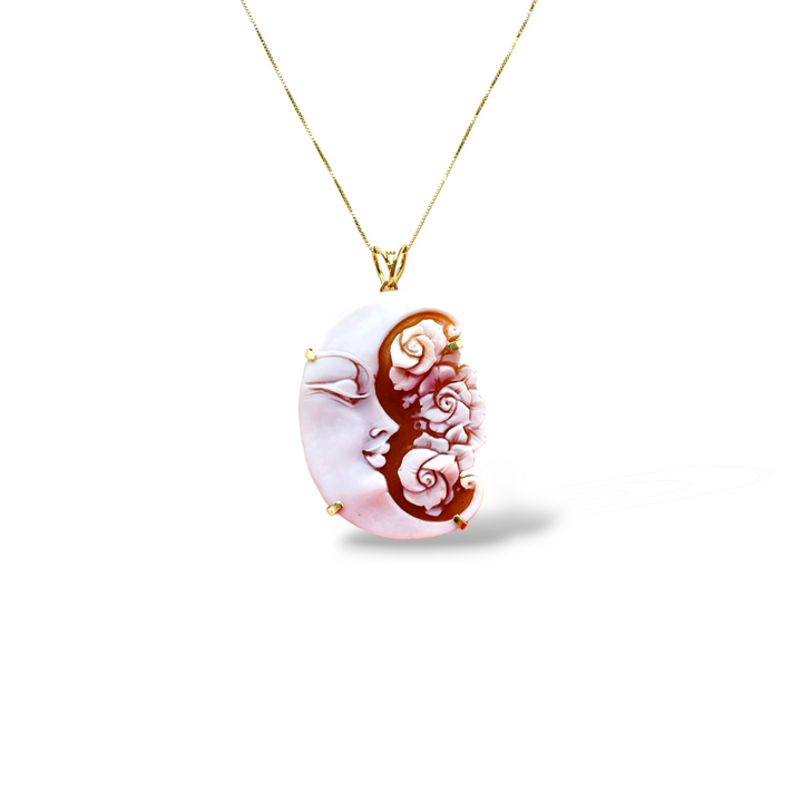 Collana ciondolo luna in cammeo montata in argento dorato