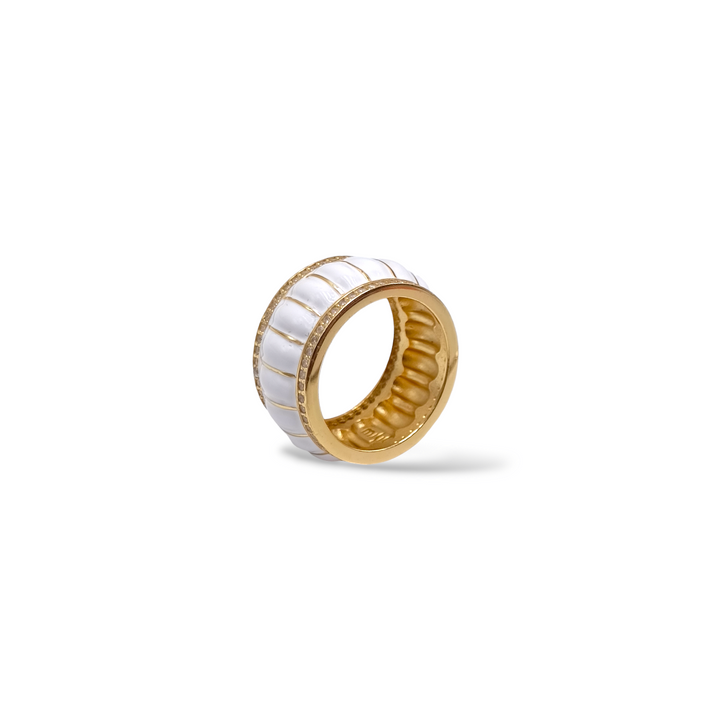 Band ring on silver