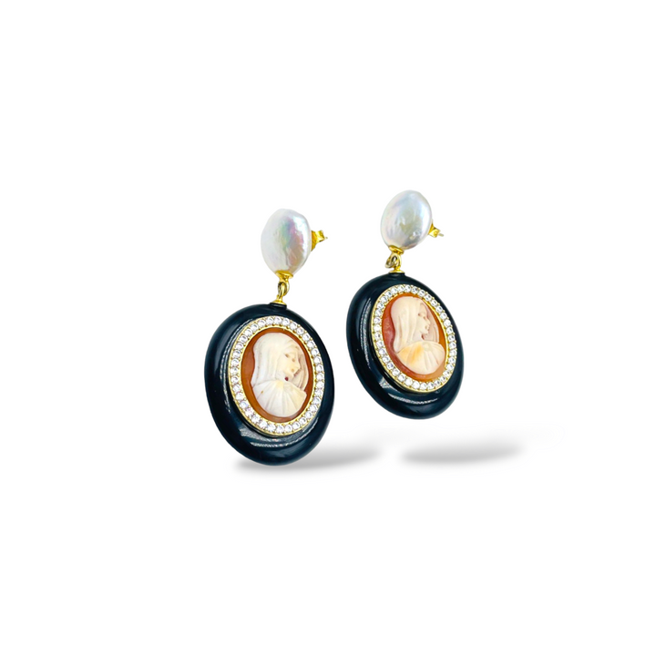 Divine Madonna earrings in cameo mounted on agate