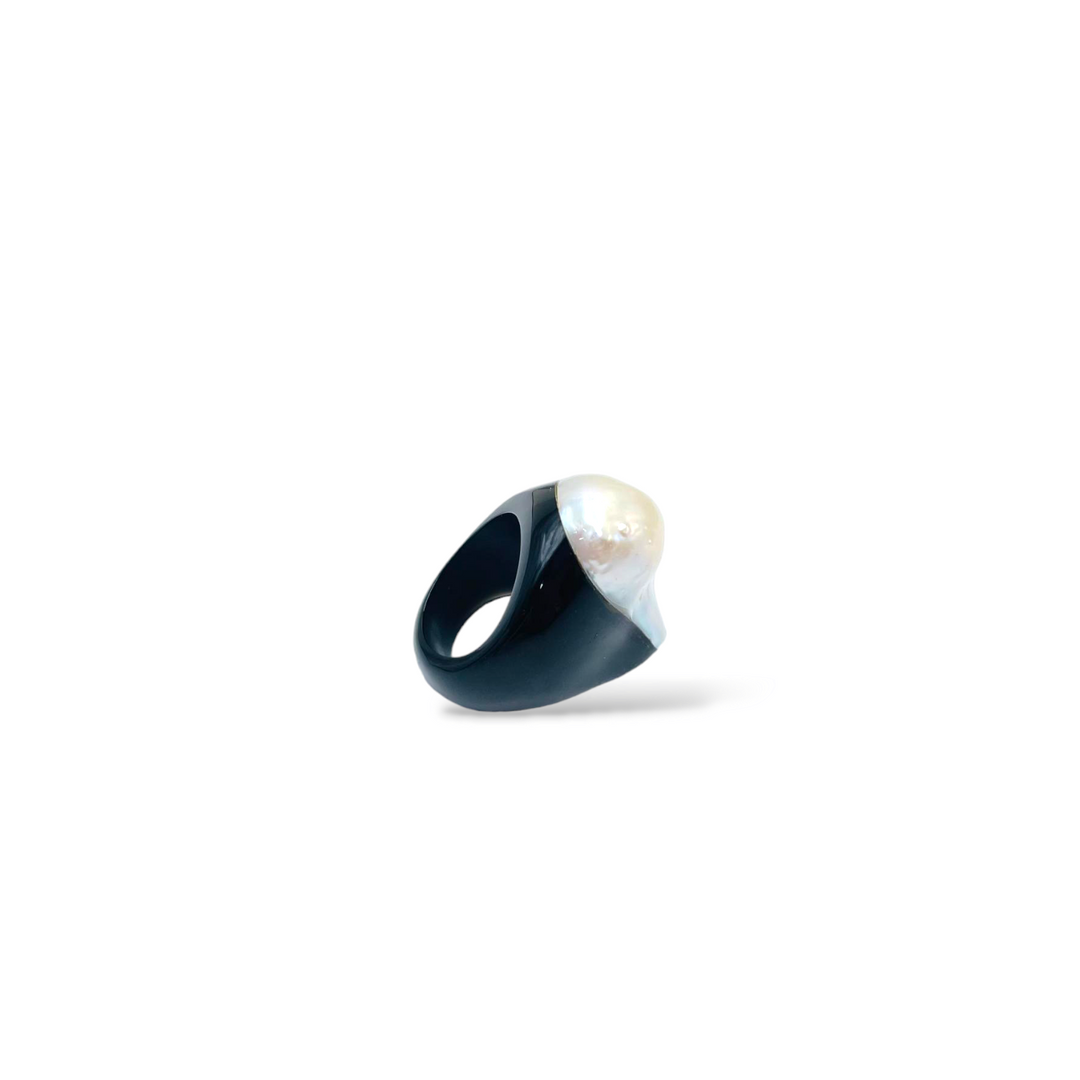 END OF COLLECTION - Scaramazza pearl split ring mounted on black agate