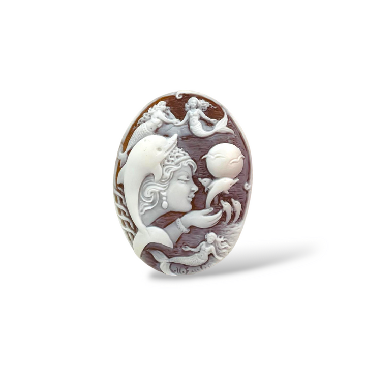 Pendant goddess and sirens of the sea engraved on cameo