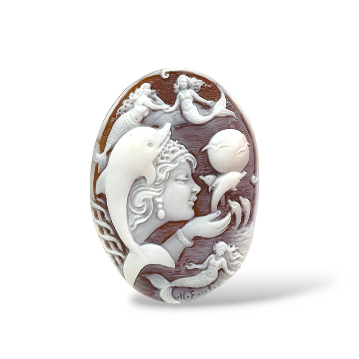 Pendant goddess and sirens of the sea engraved on cameo