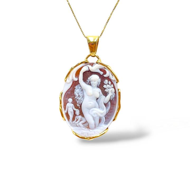 Venus pendant in cameo mounted on silver