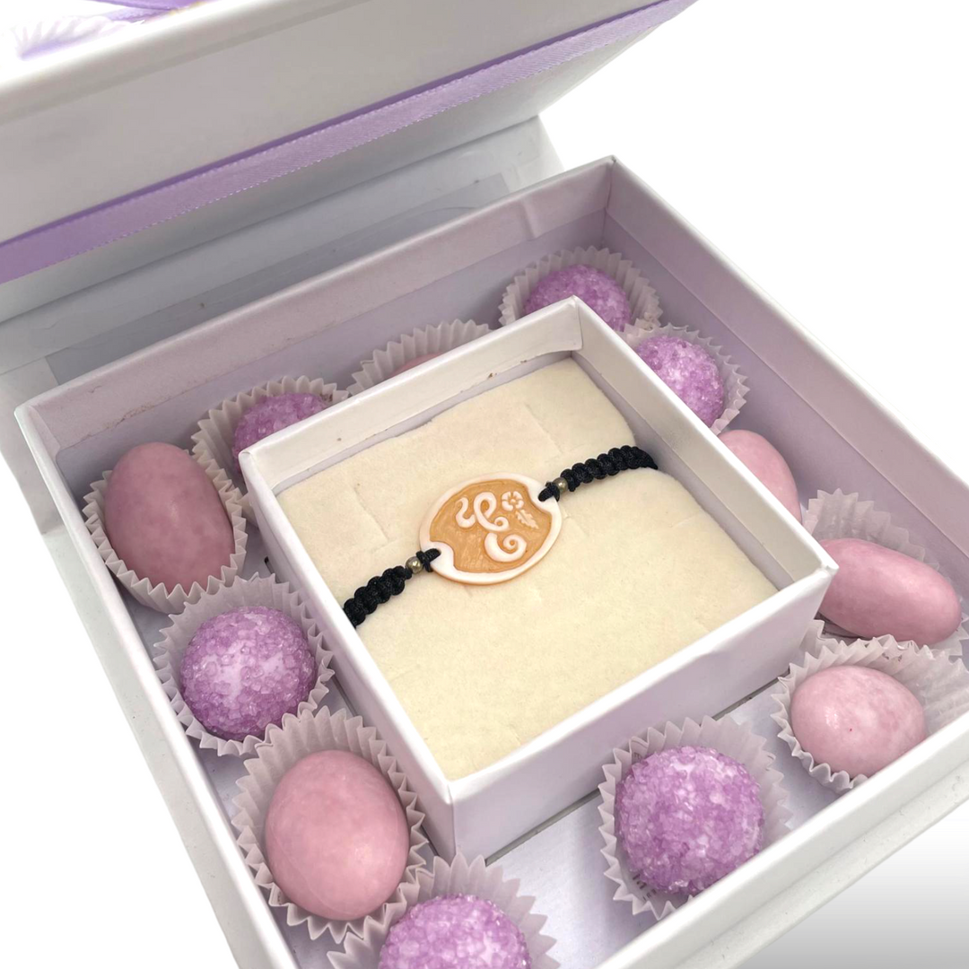 Bomboniera bracelet letter in cameo mounted on rubber