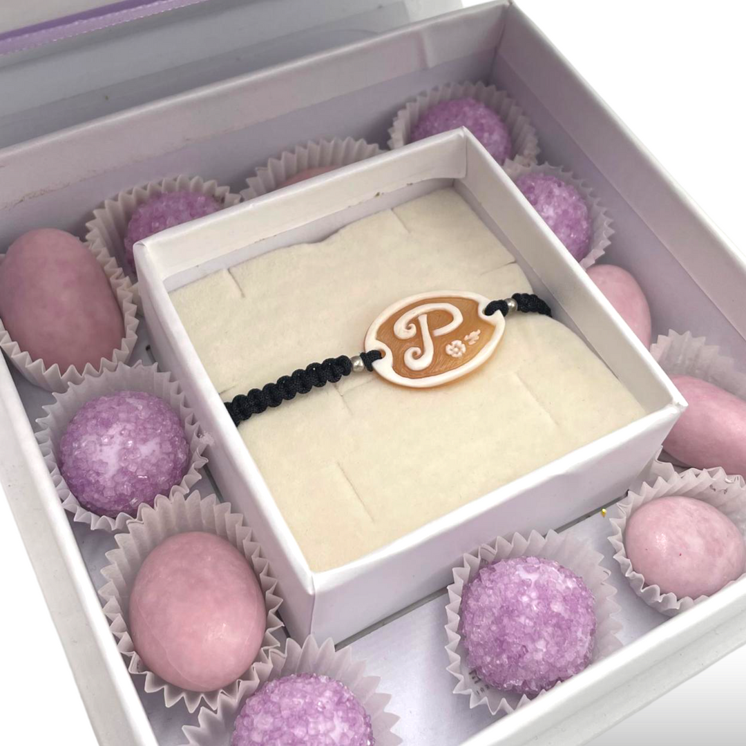 Bomboniera bracelet letter in cameo mounted on rubber