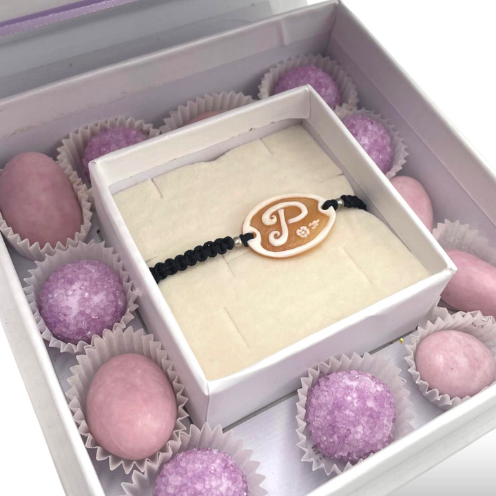 Bomboniera bracelet letter in cameo mounted on rubber