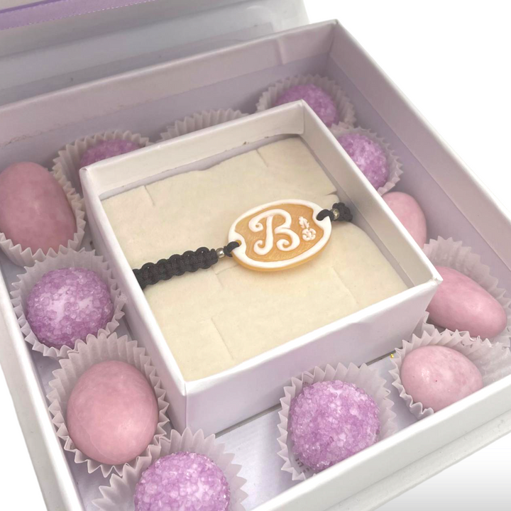 Bomboniera bracelet letter in cameo mounted on rubber