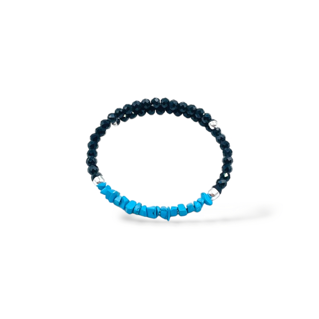 Bracelet with a coral thread mounted on agate