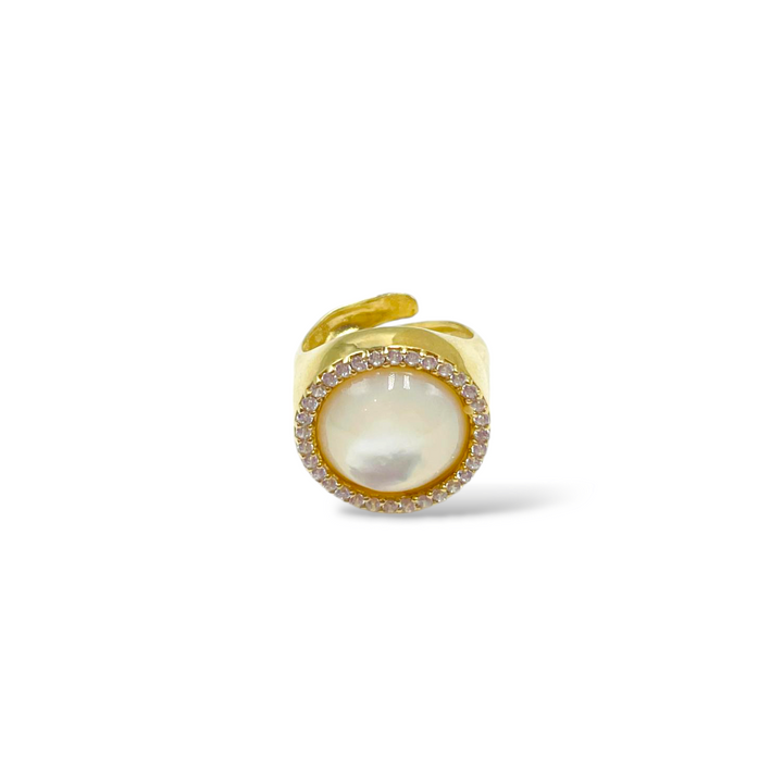 Mother of pearl ring mounted on silver 