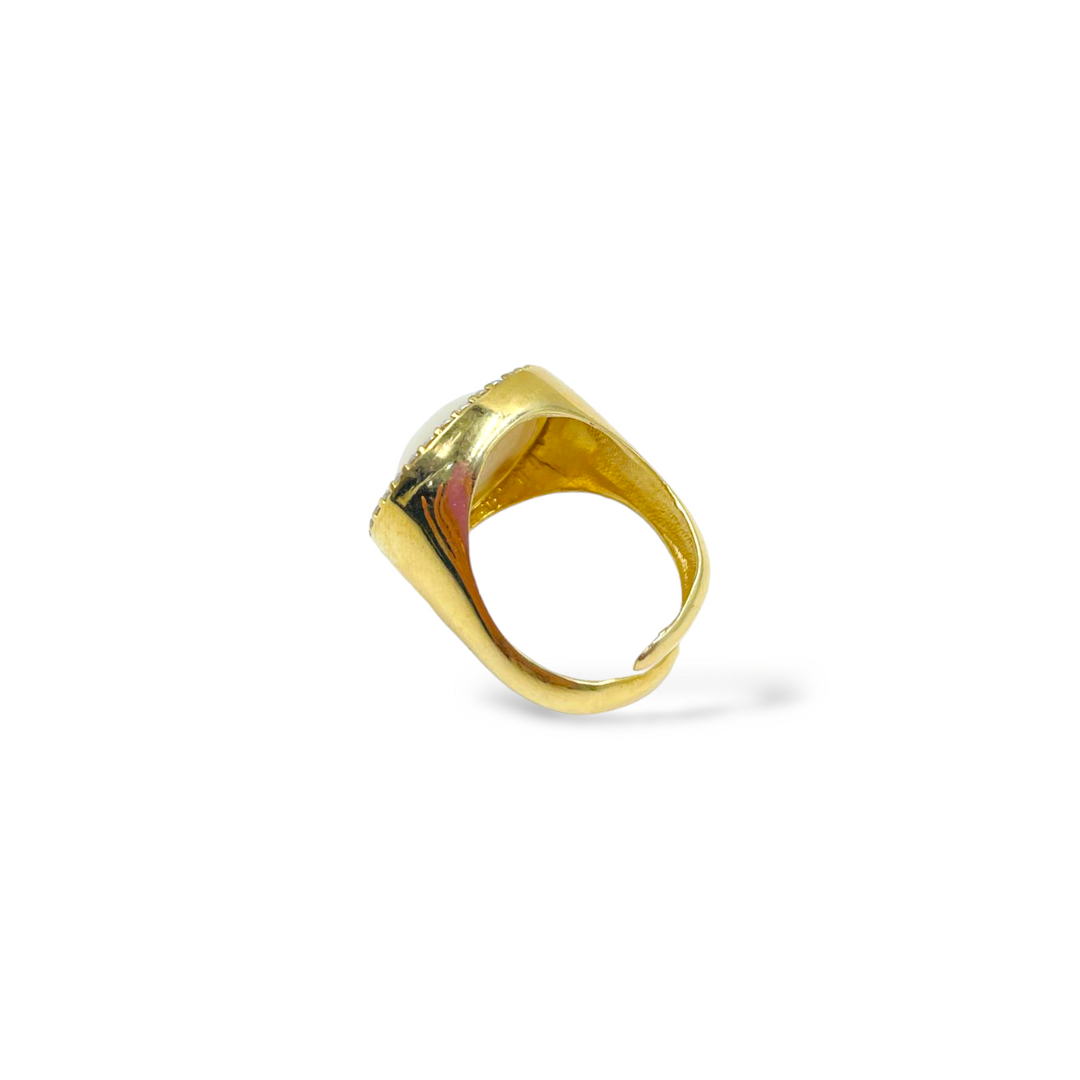 Mother of pearl ring mounted on silver 