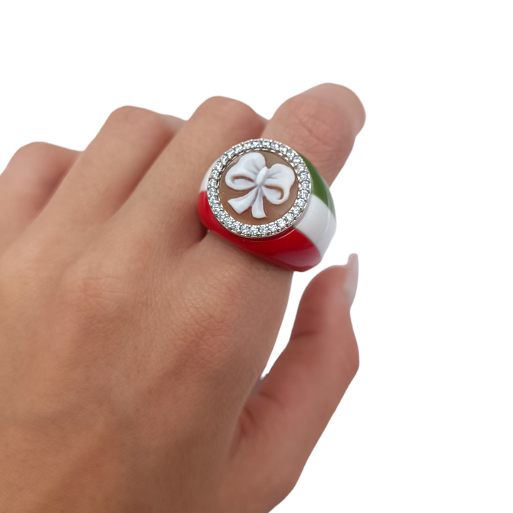 MADE IN ITALY COLLECTION - JUBILEE 2025 - "BOW" RING IN CAMEO MOUNTED ON SILVER