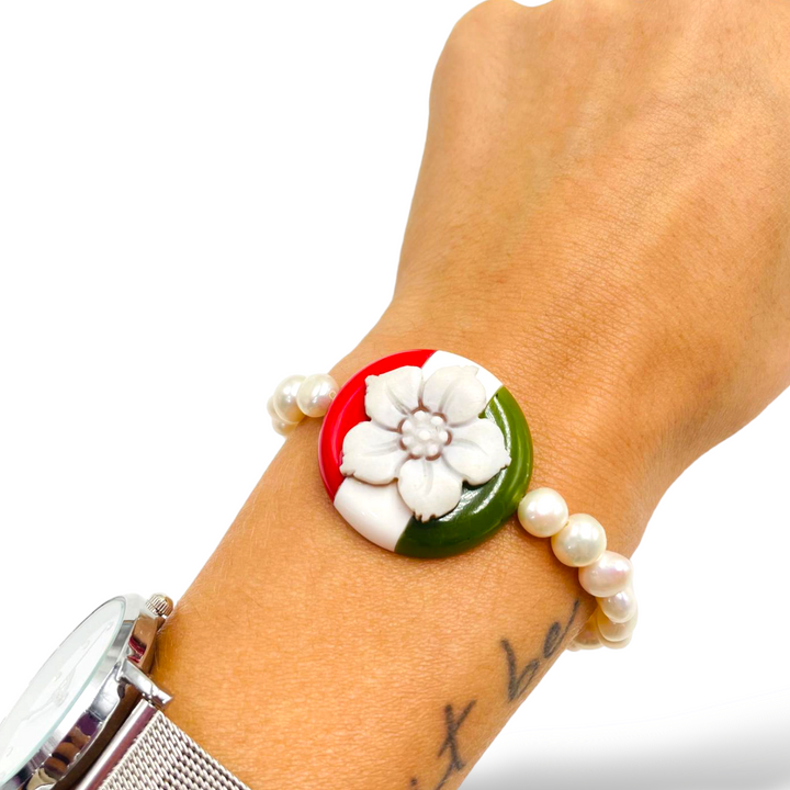 Collezione Made in Italy - GIUBILEO 2025 - Bracciale fiore di cammeo montato su paste colorate