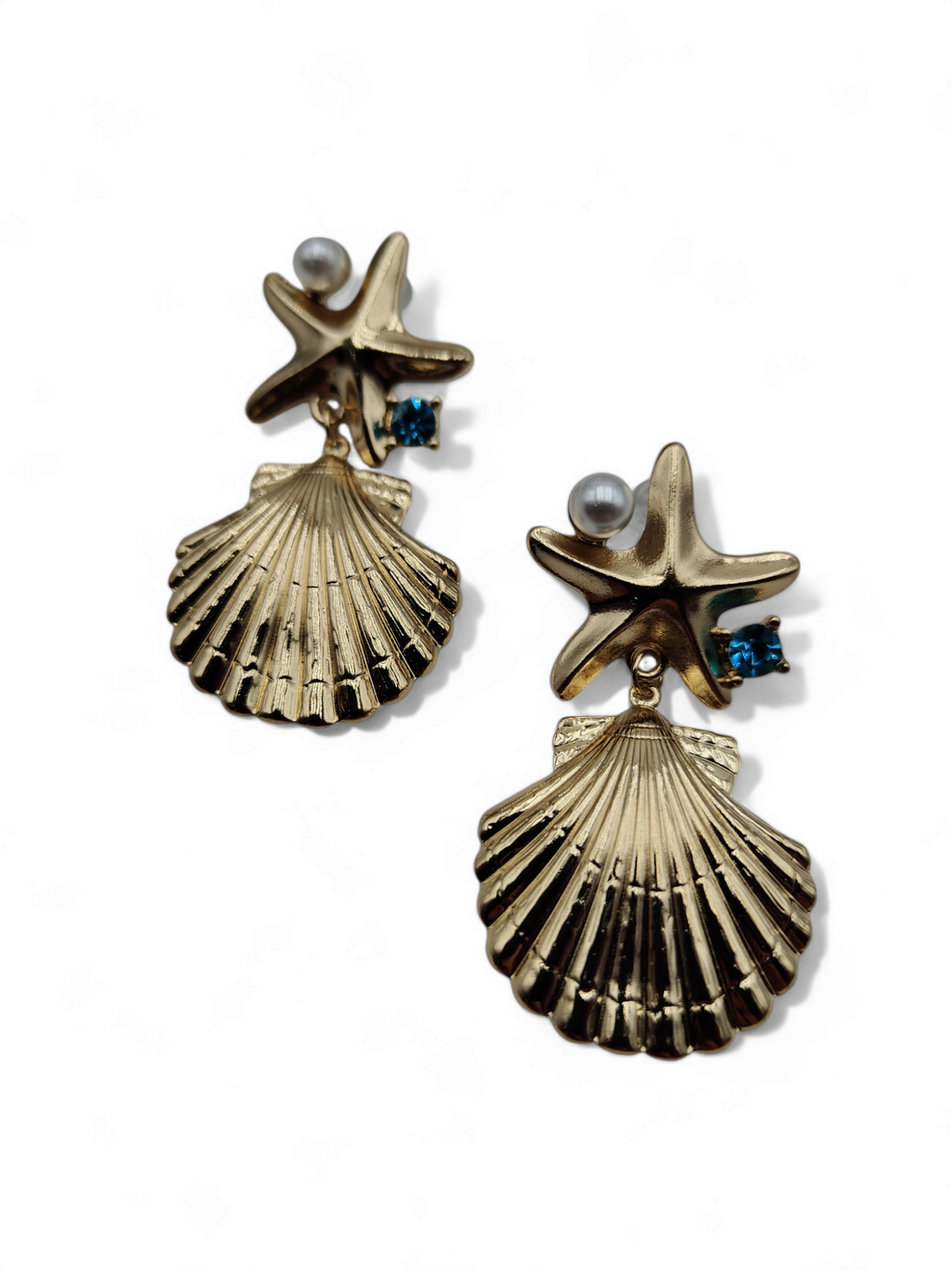 FINE COLLEZIONE - Orecchini stella e conchiglia con perle di fiume