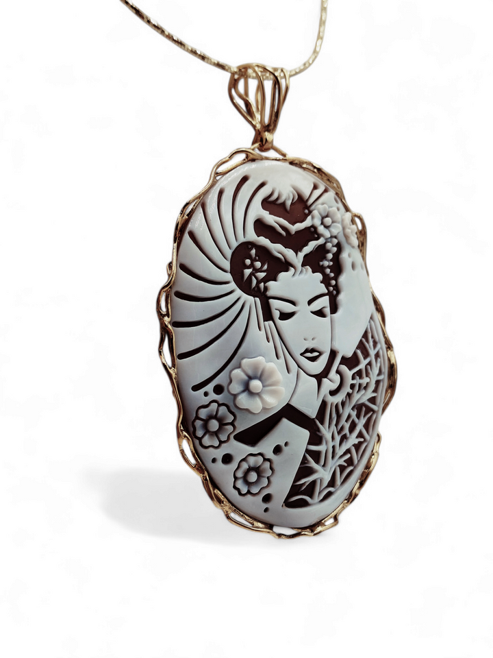 Oriental Line - Pendant Japanese Geisha in Cameo Mounted on Silver