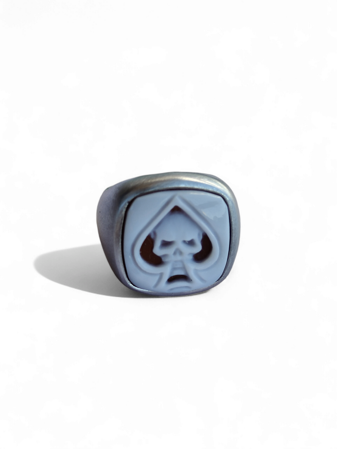 ANELLO "TESCHIO" IN CAMMEO MONTATO SU ARGENTO