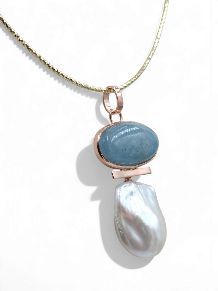 Collana ciondolo in acquamarina e perla scaramazza montato su argento ramato