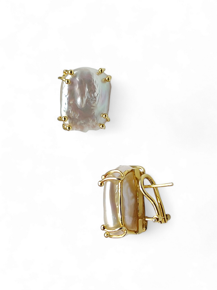 Special square earrings in scaramazza pearl mounted on gold-plated silver