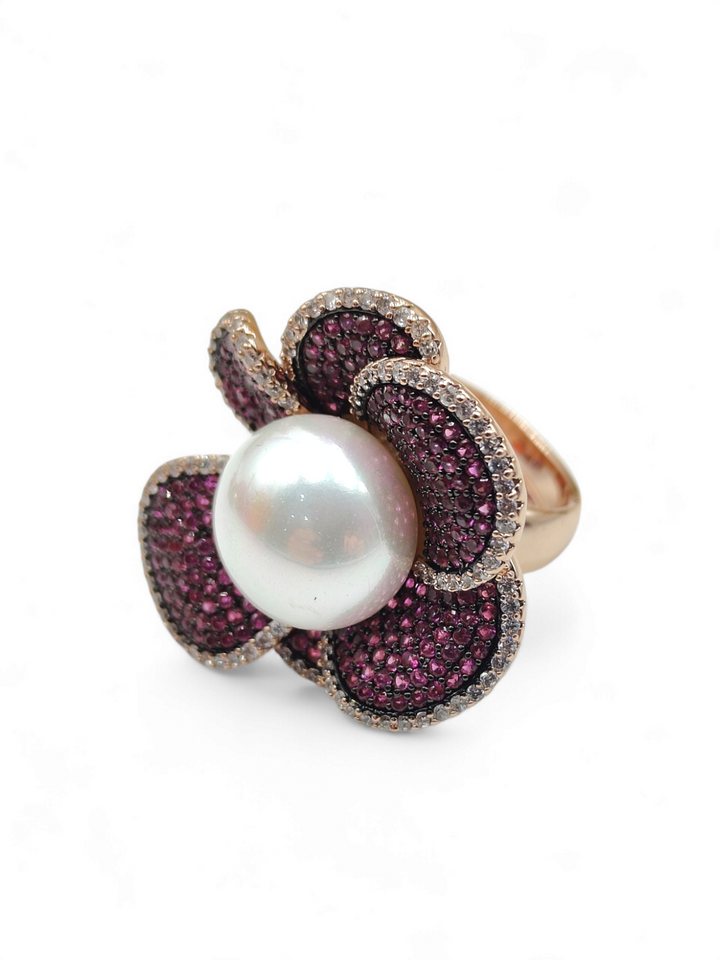 Anello fiore prezioso in perla e zirconi montato su bronzo