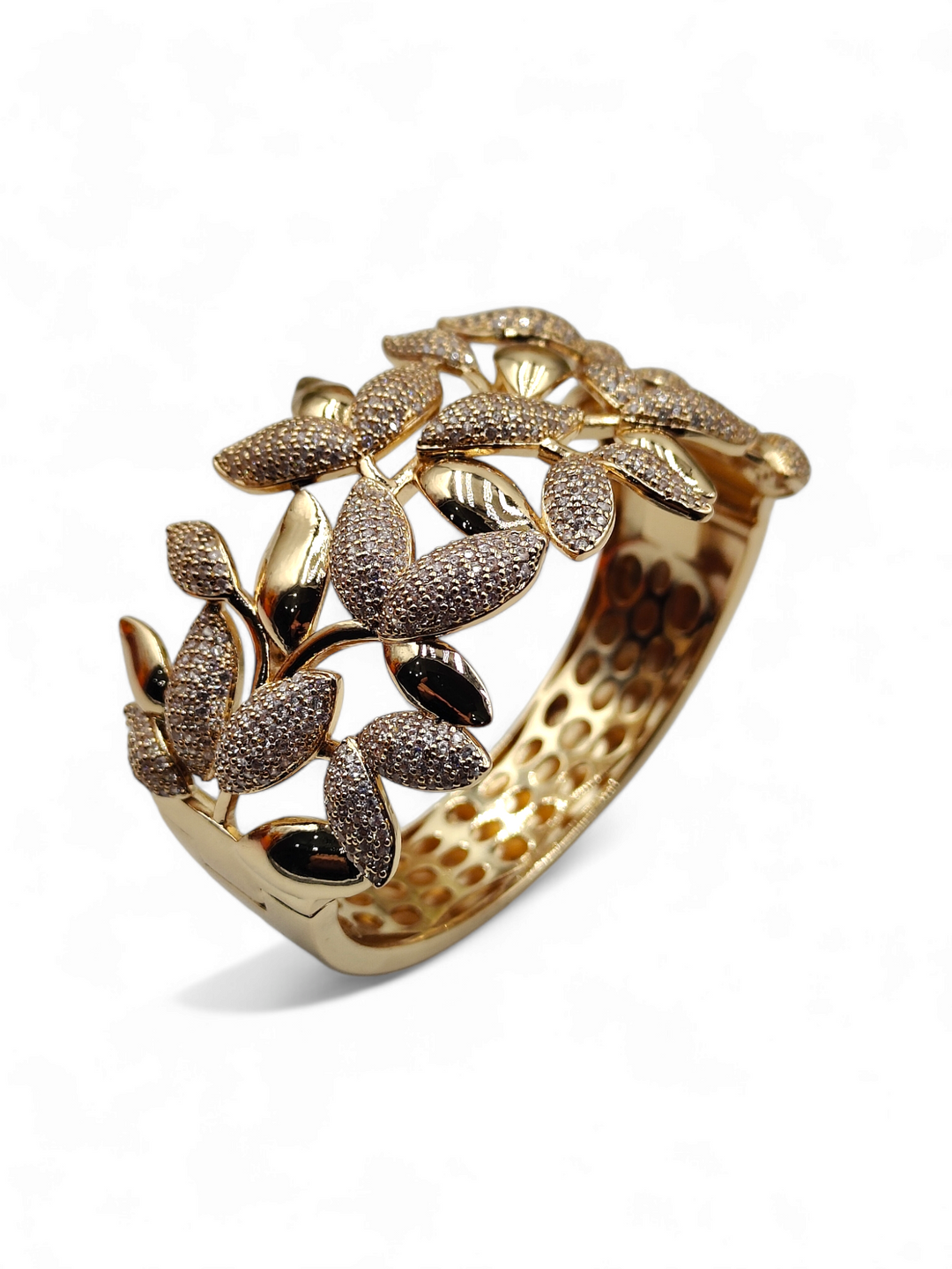 Precious leaf bracelet mounted on bronze