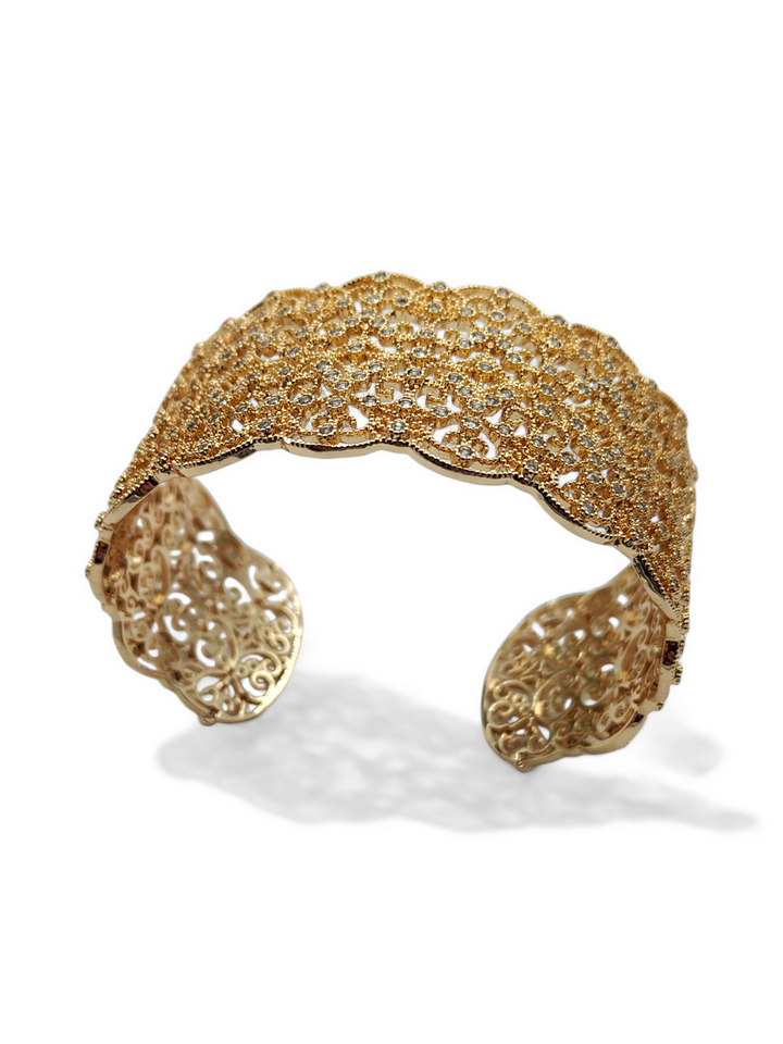 Precious filigree embroidered bracelet mounted on bronze