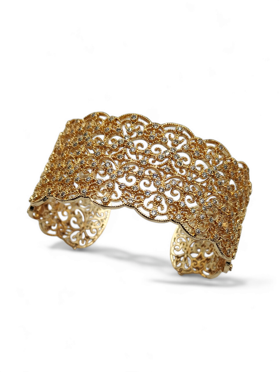 Precious filigree embroidered bracelet mounted on bronze