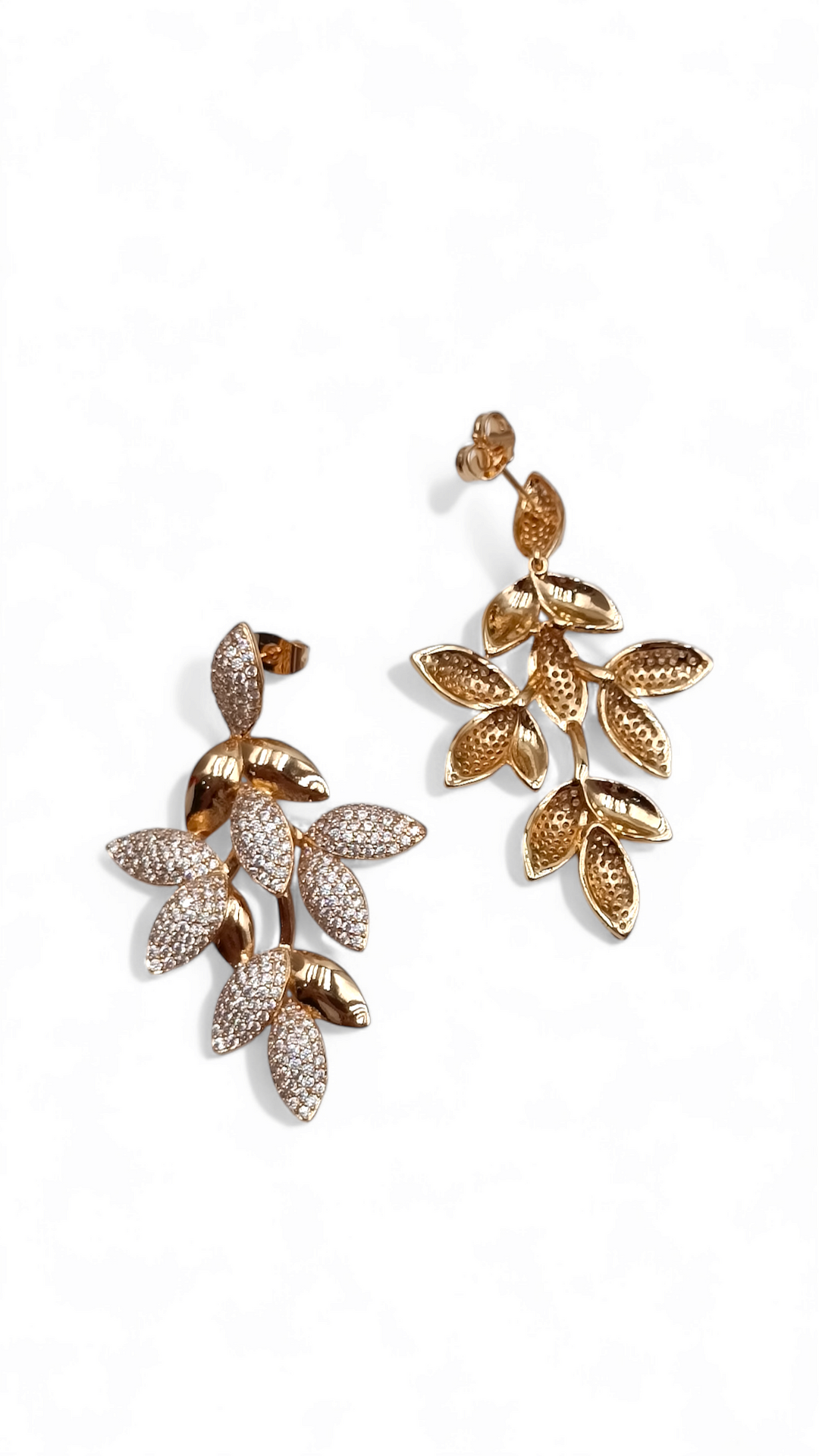 Precious leaf earrings mounted on bronze