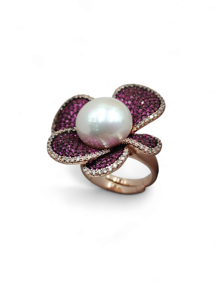 Anello fiore prezioso in perla e zirconi montato su bronzo