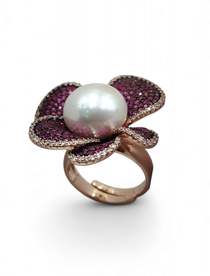 Anello fiore prezioso in perla e zirconi montato su bronzo