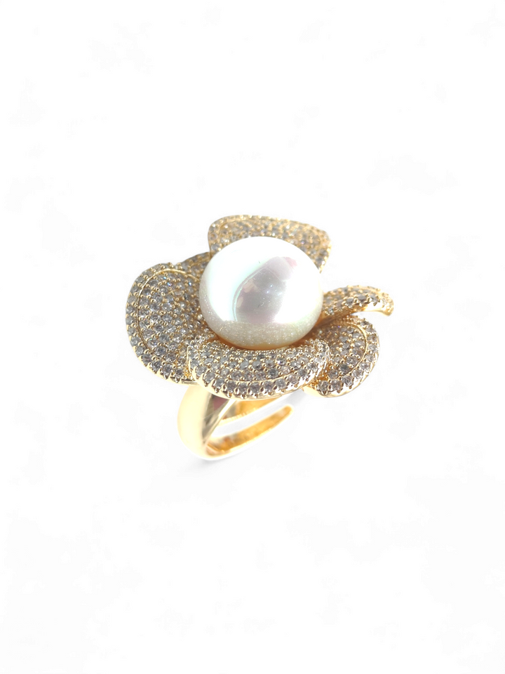 Anello fiore prezioso in perla e zirconi montato su bronzo