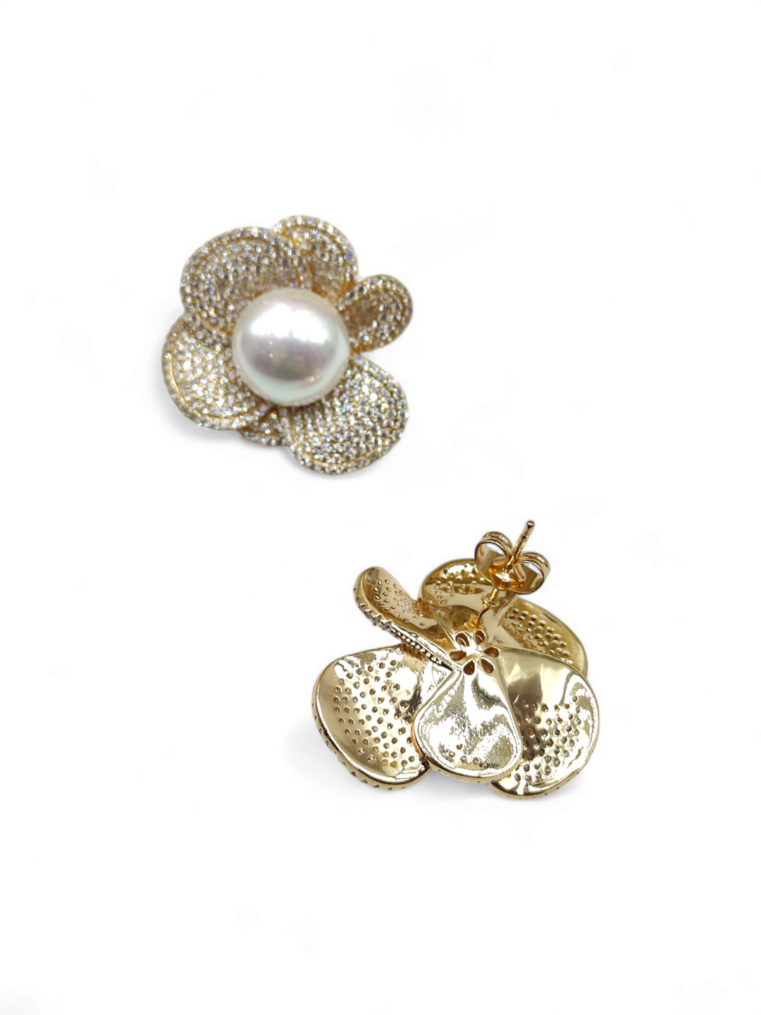 Precious flower earrings in pearl and zirconia mounted on bronze