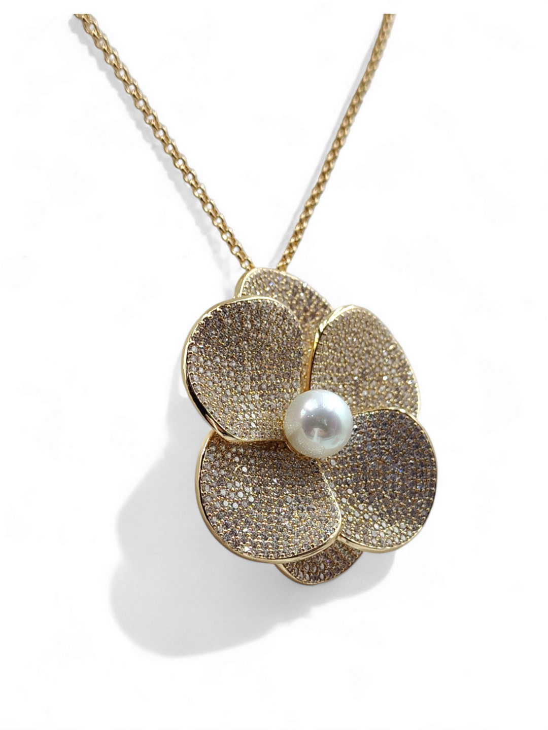 Precious flower necklace in pearl and zirconia mounted on bronze