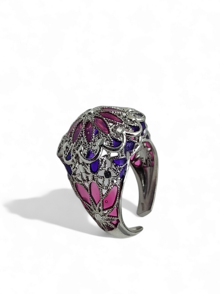 Silver flower ring with filigree workmanship