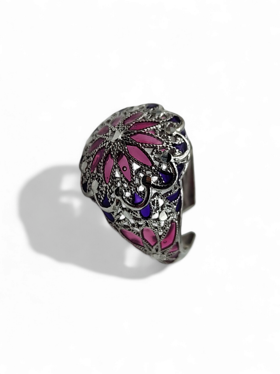 Silver flower ring with filigree workmanship