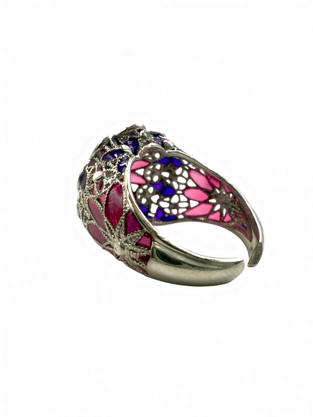 Silver flower ring with filigree workmanship