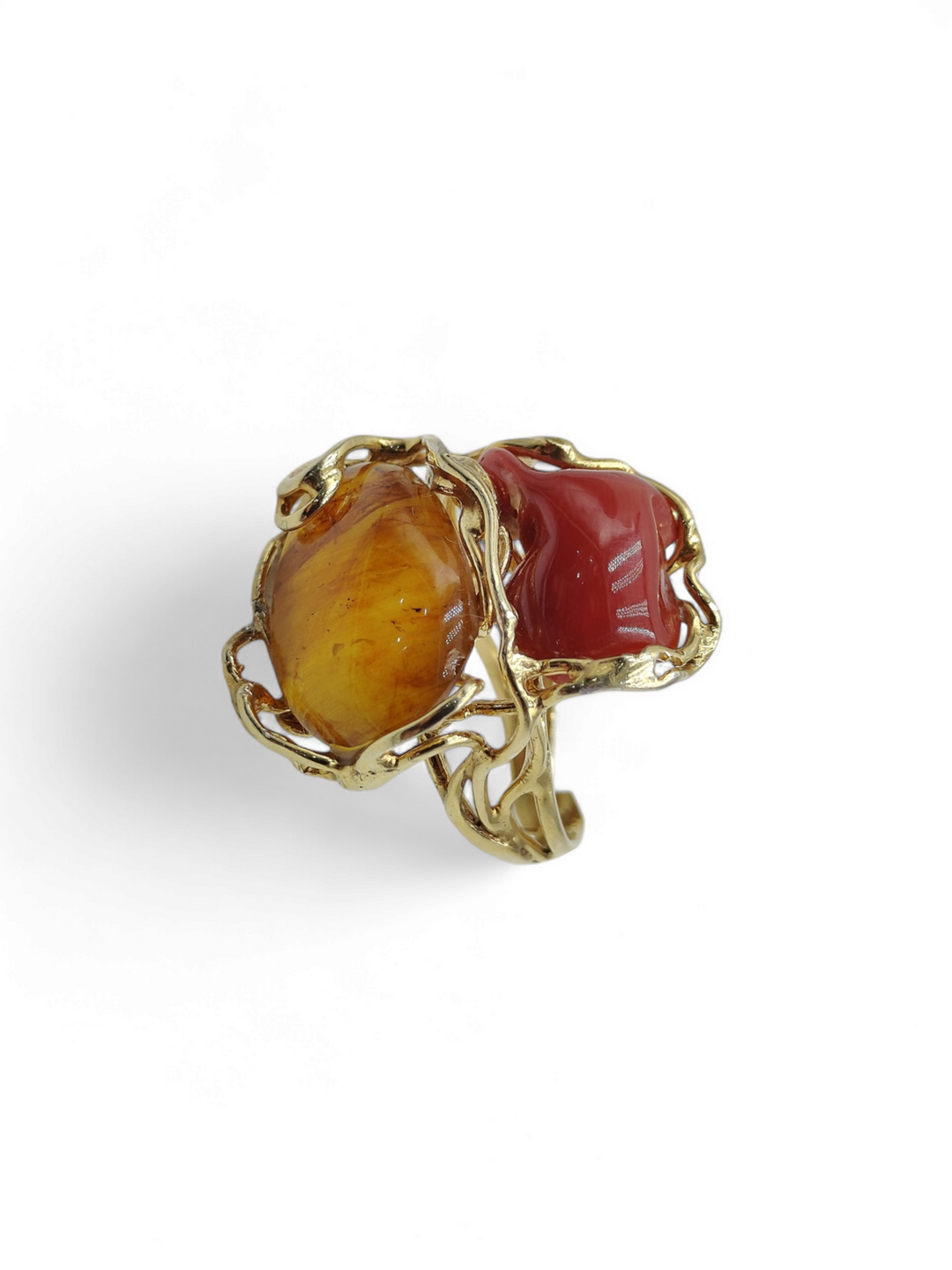 Anello corallo e ambra montato su argento