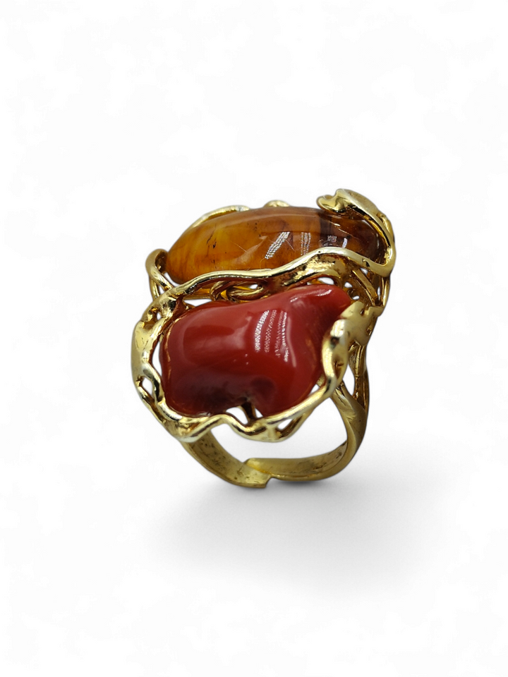 Anello corallo e ambra montato su argento