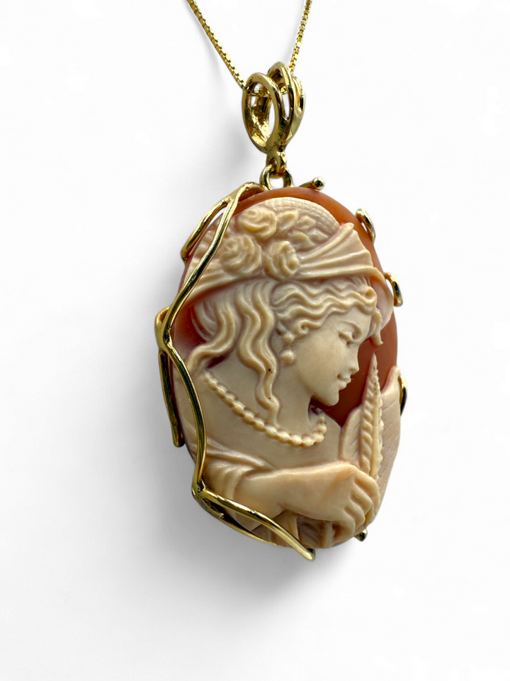 Muse Calliope pendant in cameo mounted on silver
