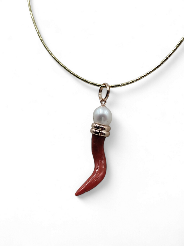 Cornetto corallo rosso e perla montato su argento galvanica oro
