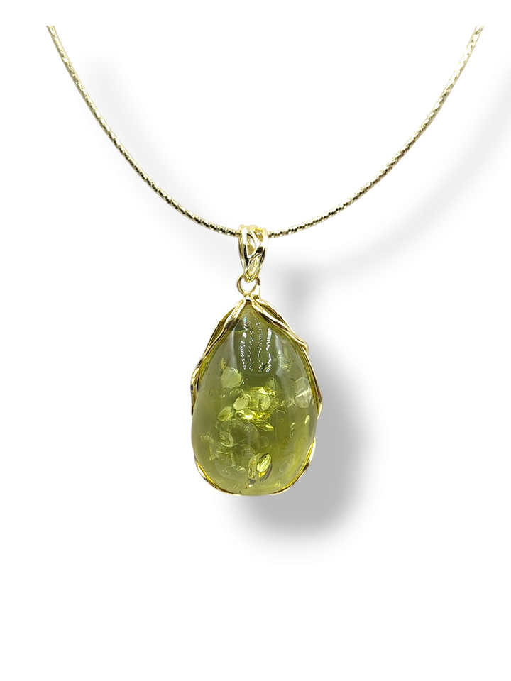 Ciondolo in ambra verde montato su argento