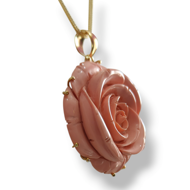 COLLANA CIONDOLO "ROSA INCISA" SU PASTA DI CORALLO