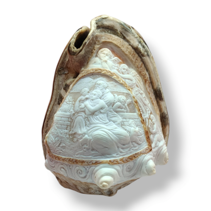 Ornamental shell "Holy family" engraved on shell